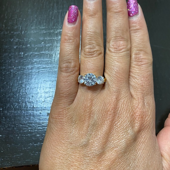 stainless steel ring w 3 AAA cubic zirconia Stones - Picture 2 of 8